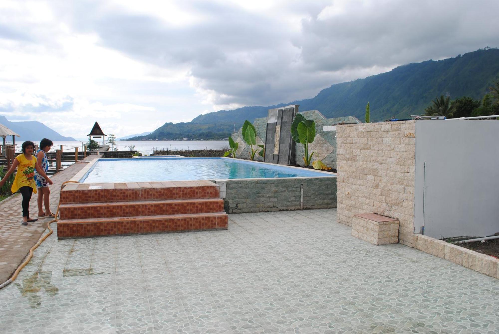 Toba Village 3*