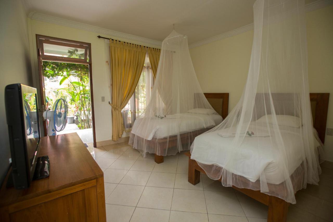 Toba Village 3*